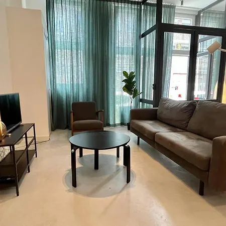 Trendy 2 Bedroom Serviced Holiday home Rotterdam