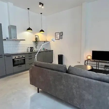 Holiday home Trendy 2 Bedroom Serviced *